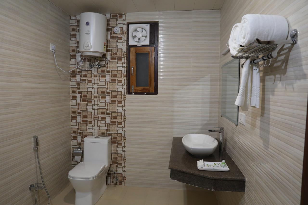 אלמורה Aeradyo Inn מראה חיצוני תמונה
